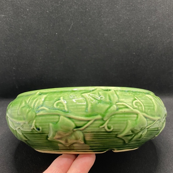 Shawnee Art Pottery Bowl, Green, Ivy motif #3025. VTG MCM USA - Picture 3 of 7